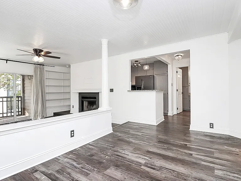 1109 E Morehead St — Photo 9