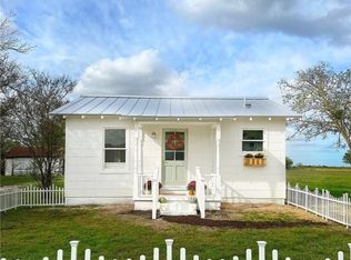 112 E Krueger St, Marion, TX 78124