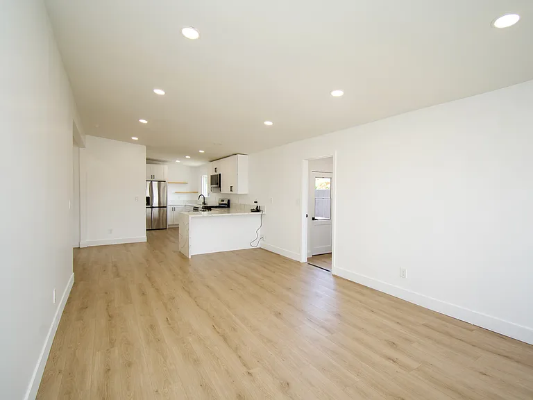 820 Iris Ave #1 — Photo 2