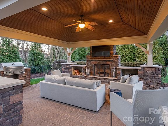 3rd image of 18502 Clavemorr Castle Ct