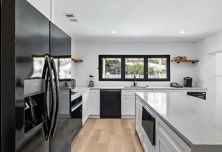 5910 Denver St NE — Photo 8