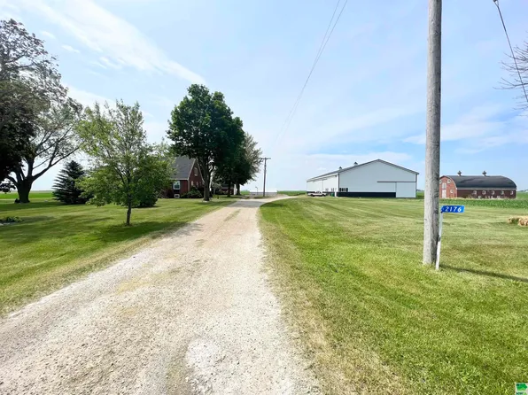 2176 Highway 7, Newell, IA 50568