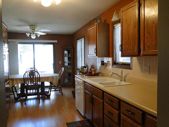 5th image of 207 5th Ave NE