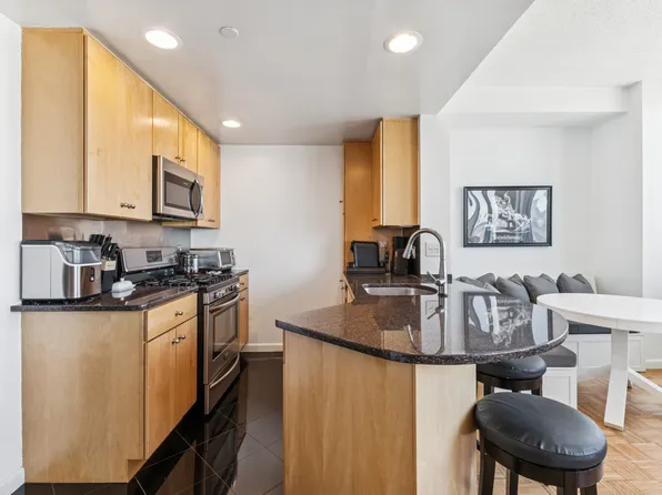 4-74 48th Avenue image 7 of 28