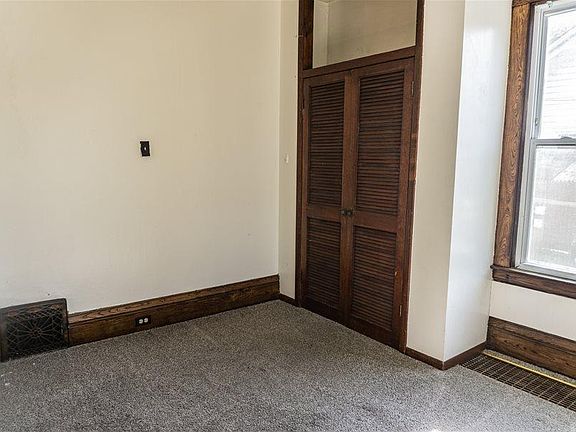 4th image of 100 S 8th St APT 1