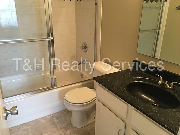 4th image of 523 Shingle Oak Ct
