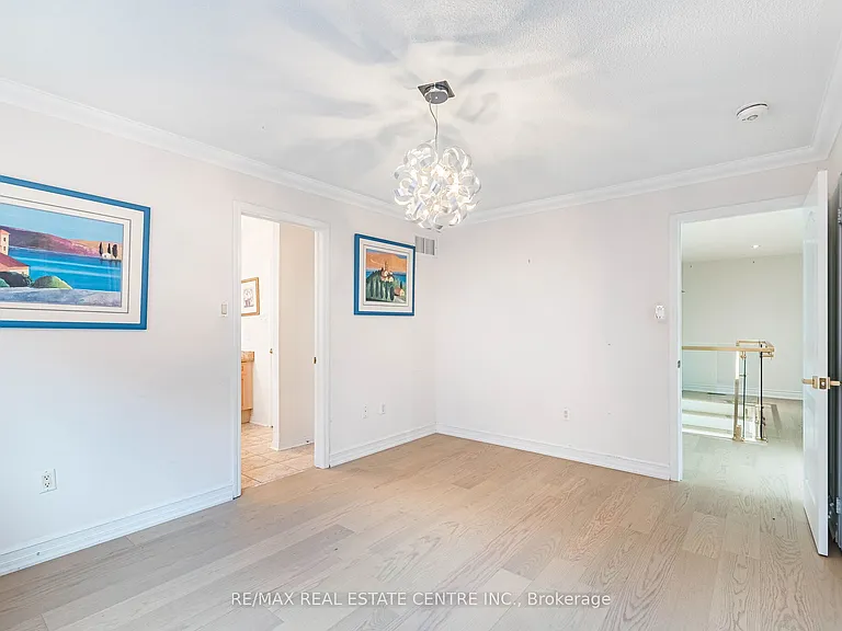 3339 Crompton Cres — Photo 38