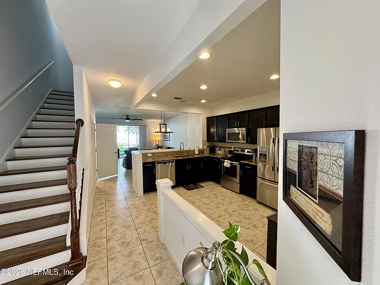 6789 Roundleaf Dr — Photo 3