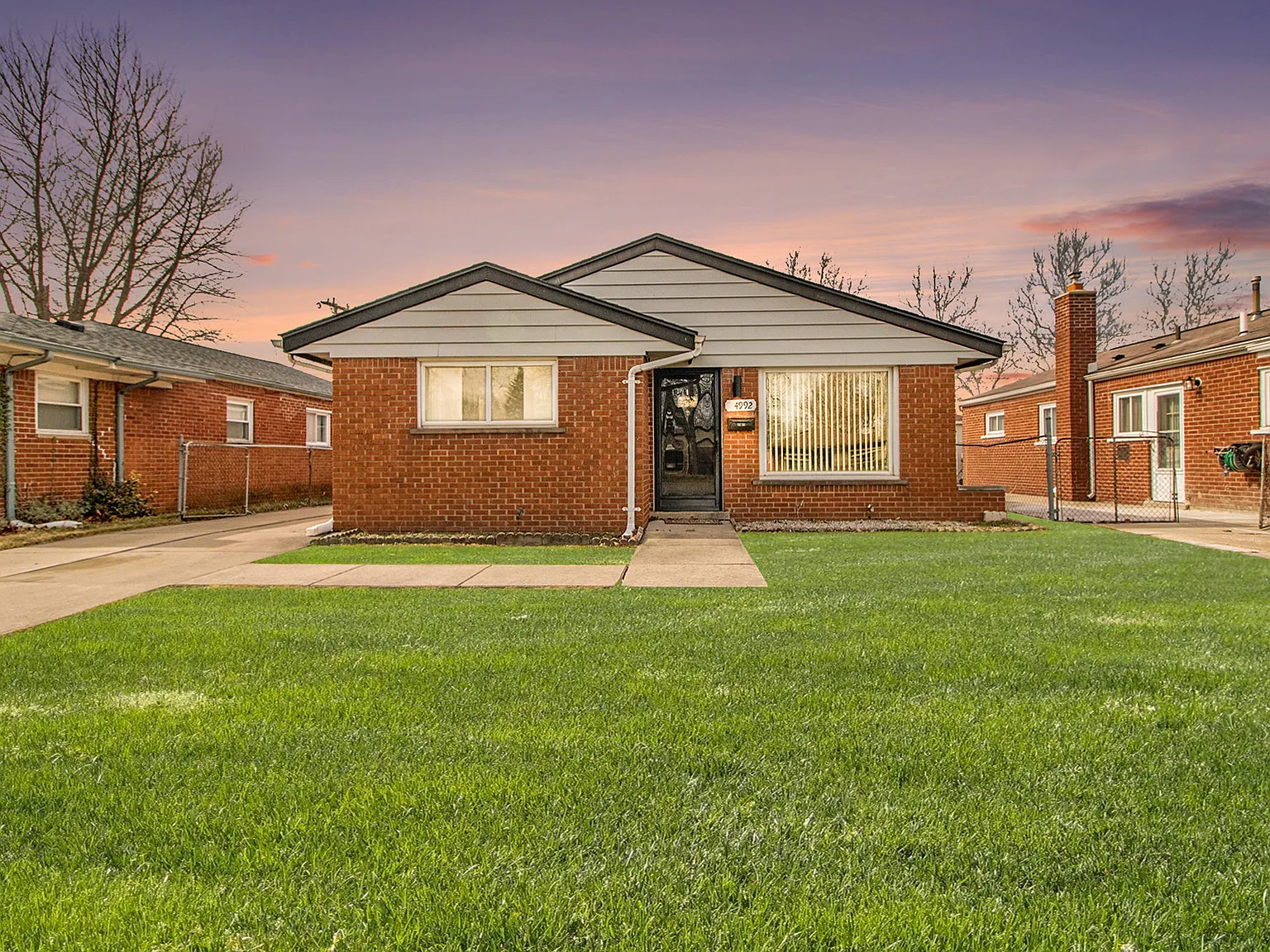 3 bed, 1051 sqft, $1,700 — Photo 2