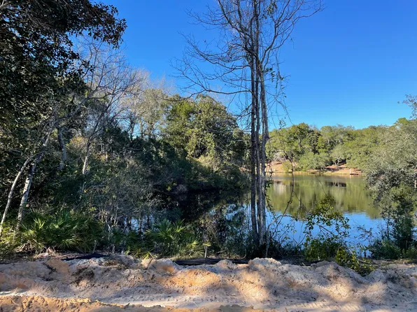 4 W Kathy Ln, Freeport, FL 32439