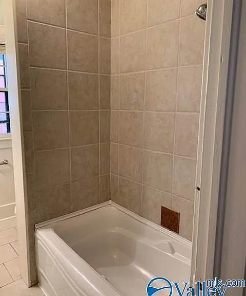 608 California St SE — Photo 9