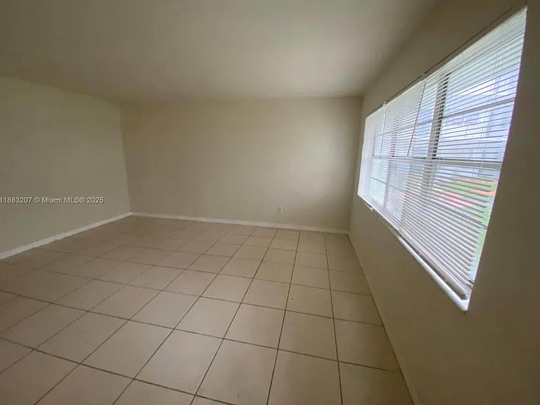 13702 NE 6th Ave #2 — Photo 6