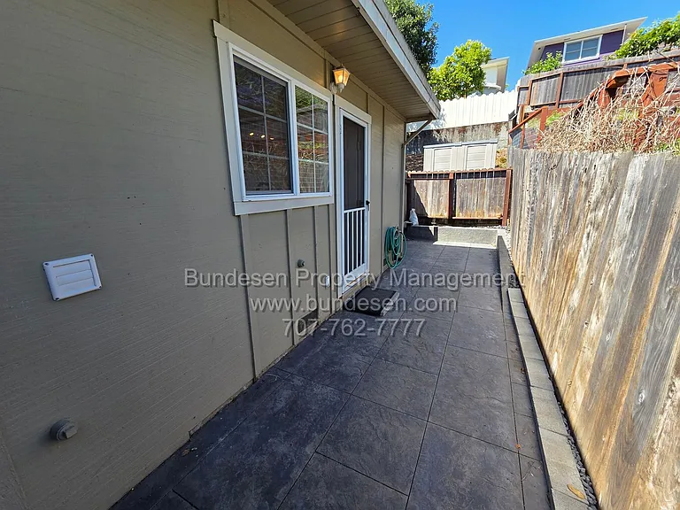 104 Kent St — Photo 9