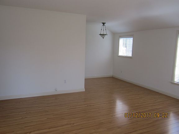 4th image of 607 N Niagara St