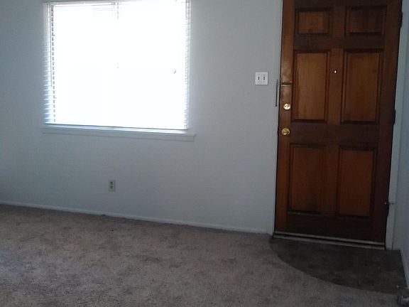 2nd image of 521 Shirley St NE
