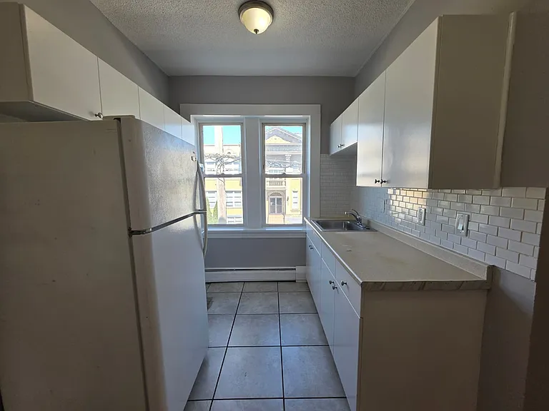 335 Wells St #2B — Photo 1