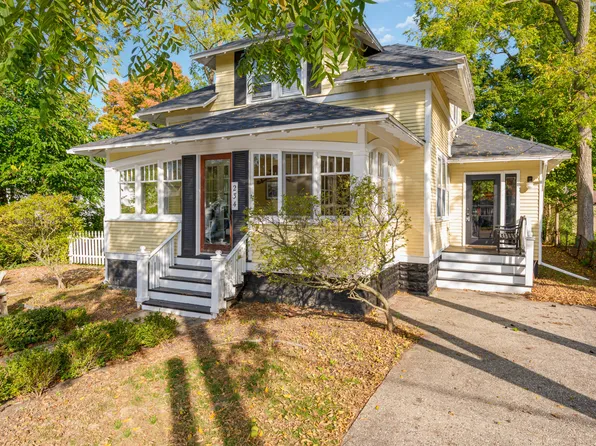234 Francis St, Saugatuck, MI 49453