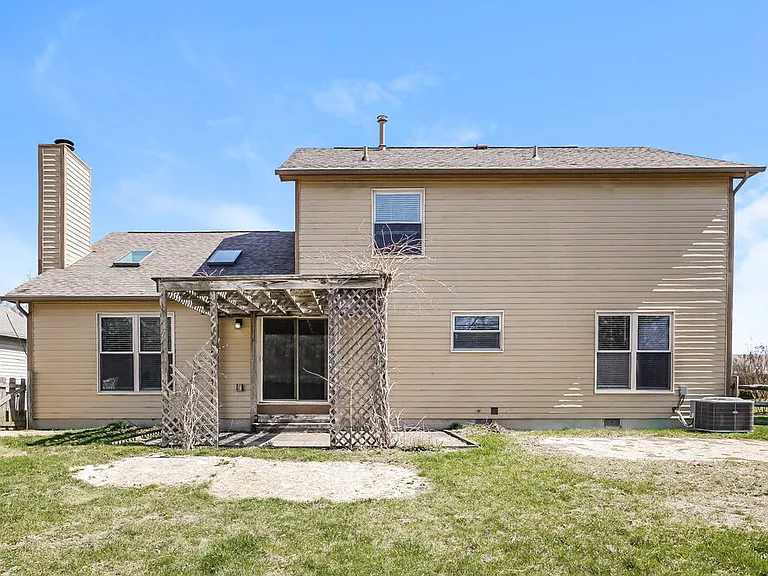 1127 Crestview St — Photo 17