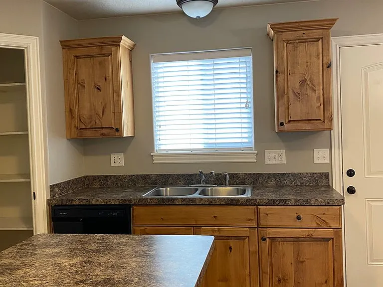 555 Countryside Ave — Photo 8