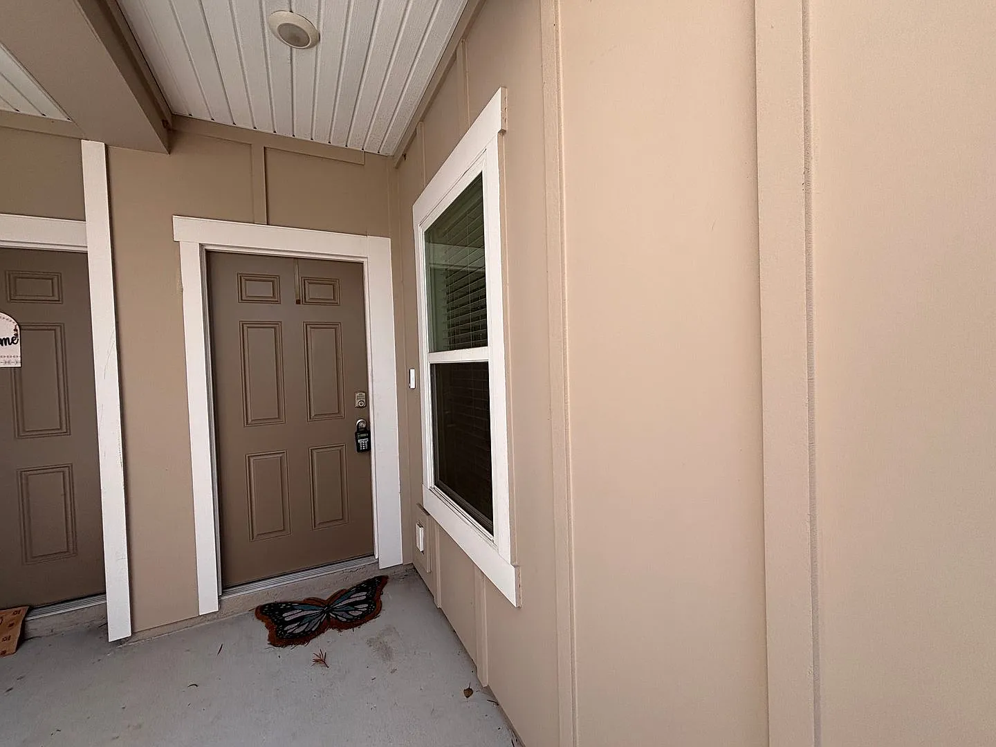 Spacious 2 Bed, 2.5 Bath Townhome with Attached Garage. Move In Ready! — Photo 2
