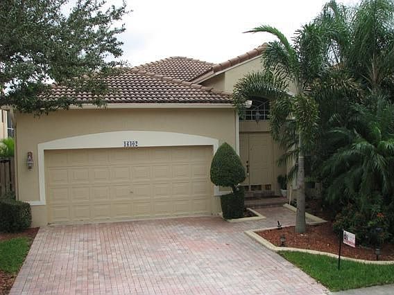 2nd image of 16402 Sapphire Pl
