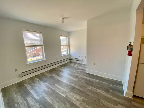 42 Bridge St #3, Richmond, VT 05477