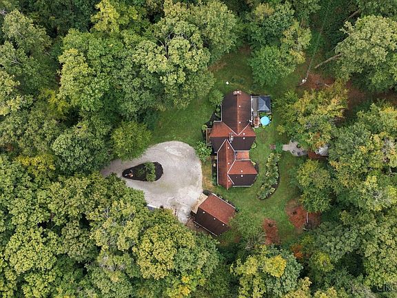 4th image of 2116 N Stout Rd