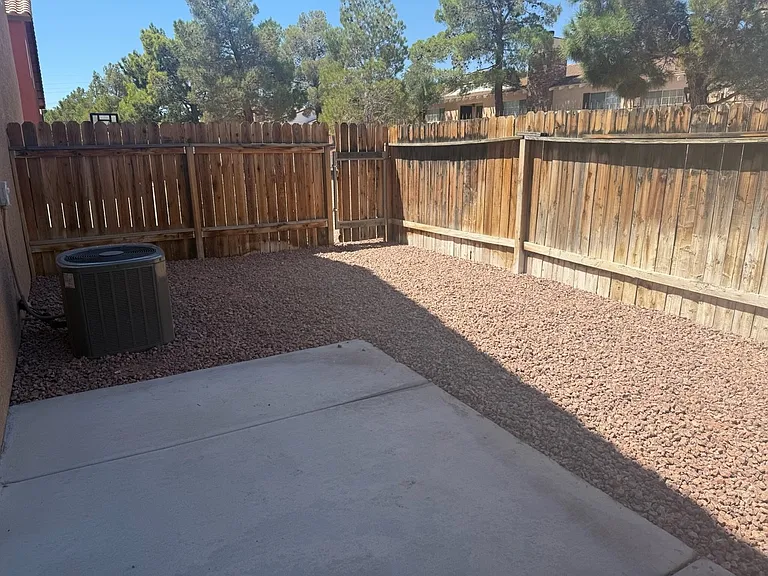 1109 Plantation Ct #0 — Photo 10