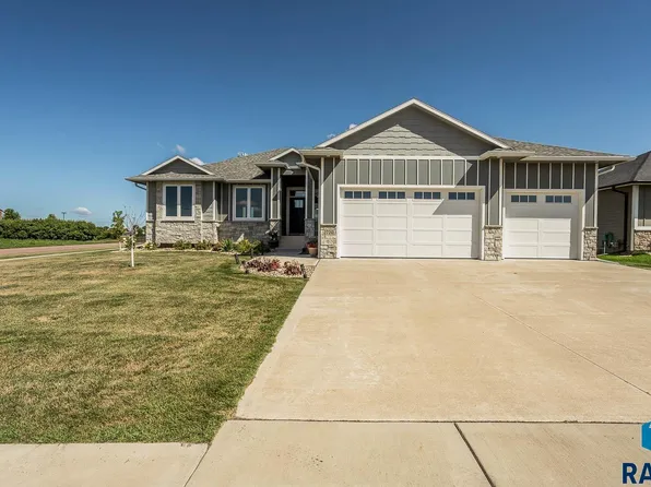 2720 Big Oak Cir, Sioux Falls, SD 57108