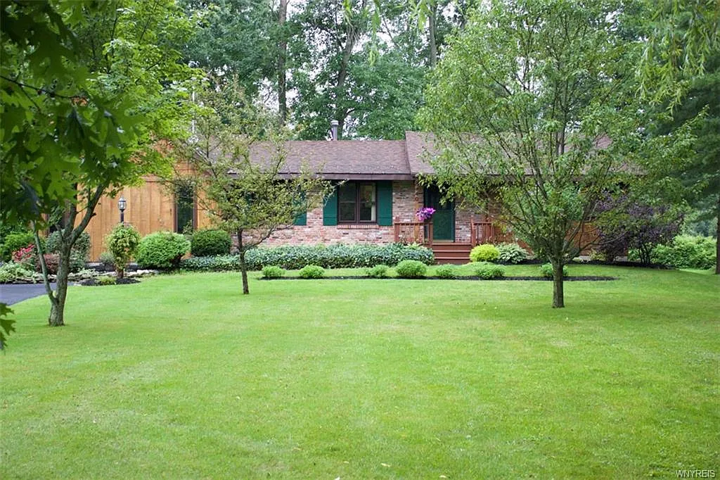 8440 Northfield Rd photo 1