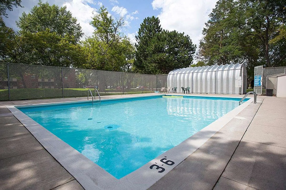 Pontiac Court Townhomes — Photo 4