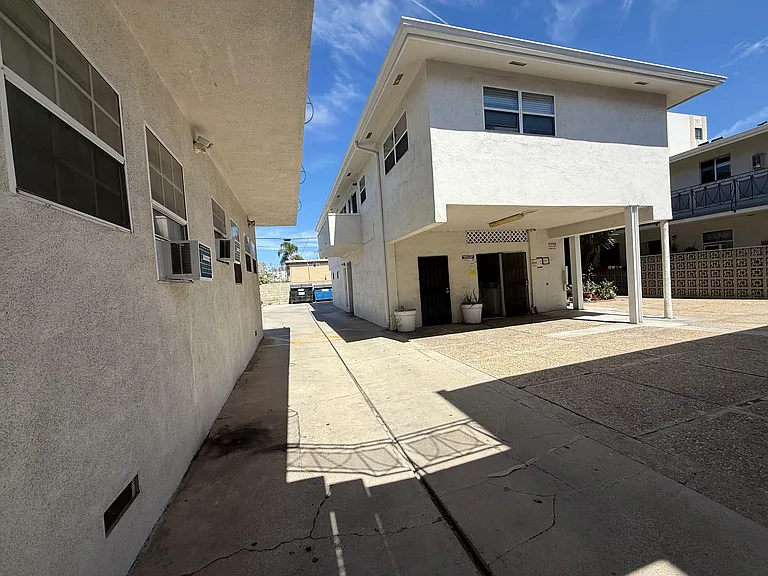 1032-1036 S Normandie Ave #5 — Photo 30