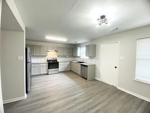 3rd image of 8503 Ashford Green Ln