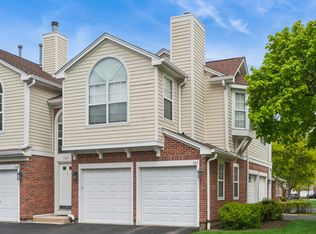 767 Grosse Pointe Cir, Vernon Hills, IL 60061