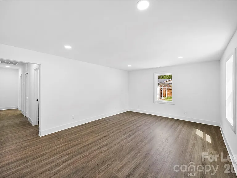 2942 Reid Ave — Photo 11