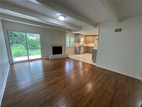 5th image of 1101 E 110th St