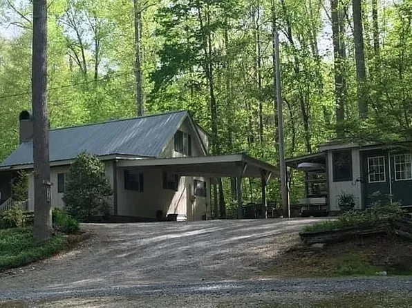 119 Lake Dr, Topton, NC 28781