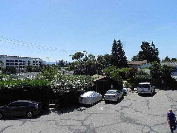2nd image of 2323 Moorpark Ave #4