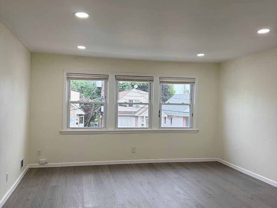 1st image of 10 Briarwood Rd Floor 2