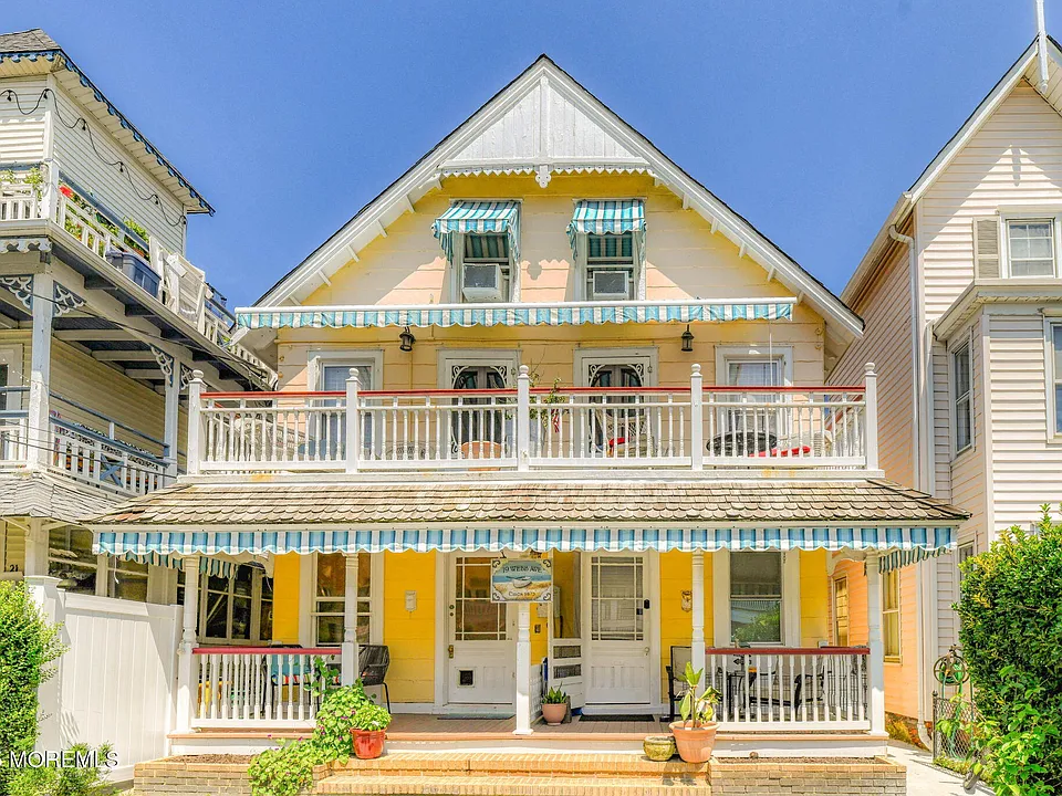 19 Webb Ave #2