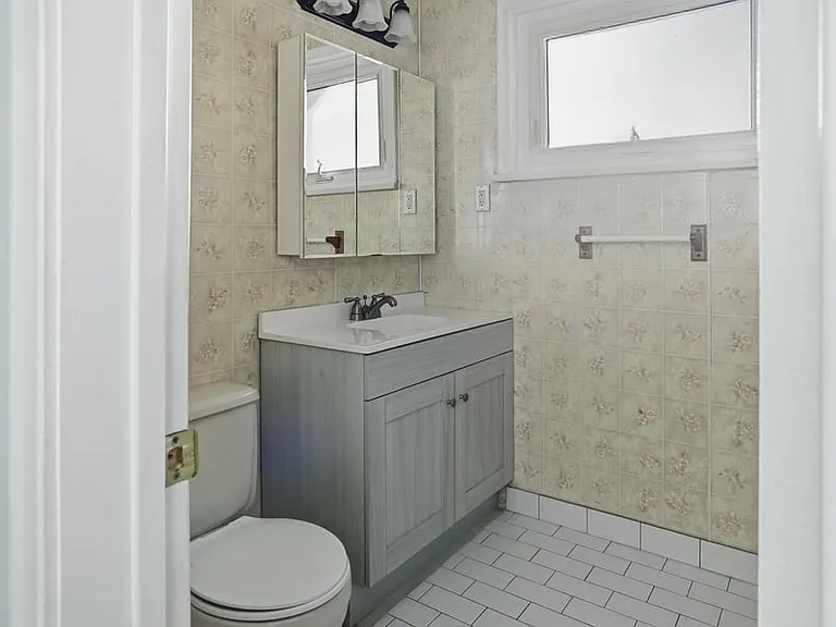704 Claude St #B — Photo 12