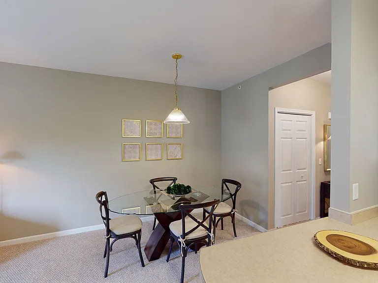 Park Lane Apartments — Photo 3