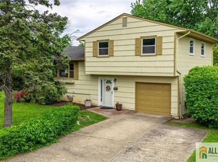 2 Moryan Rd, Edison, NJ 08817