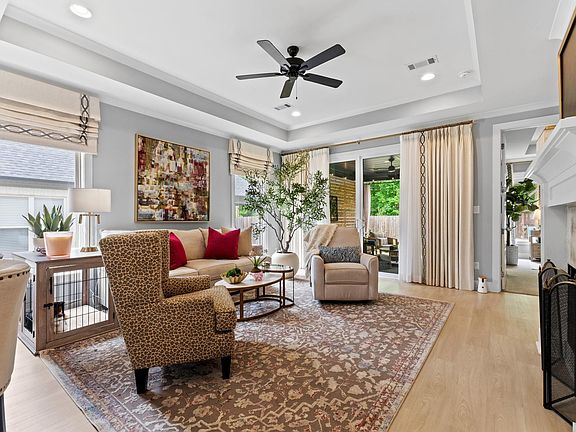 5th image of 100 Willow Point Dr