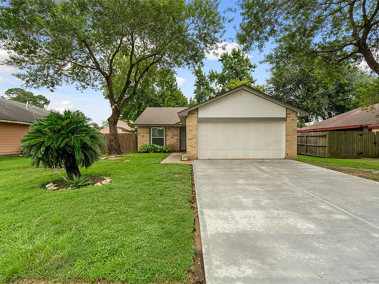 11111 Drakeland Dr — Photo 1