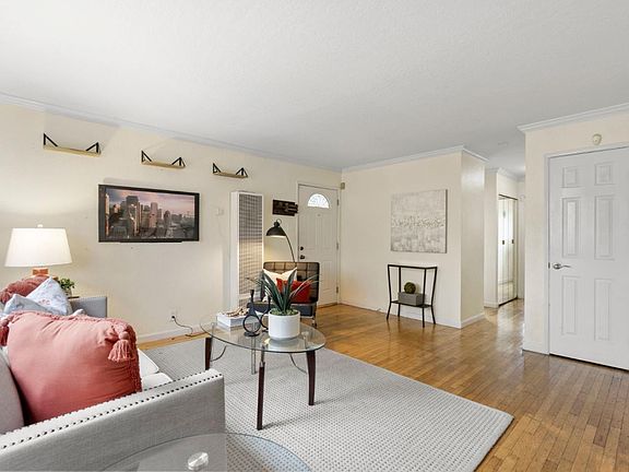 5th image of 385 Larkspur Dr