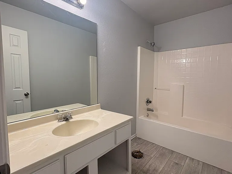 11210 Queen Anne Ave — Photo 4