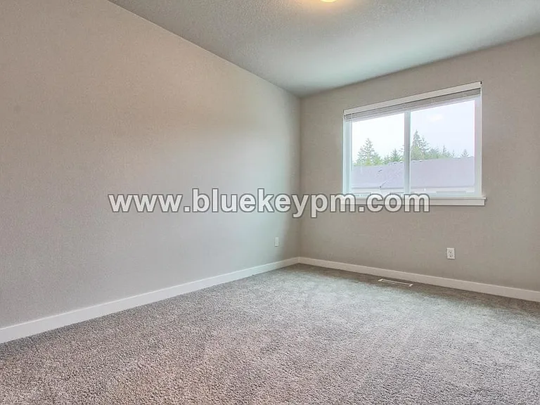 18511 NE 44th Ave — Photo 13