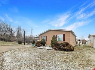 297 Dennis K Ct, White Lake, MI 48386