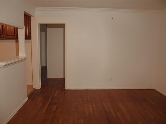 4th image of 1116 W 65th St